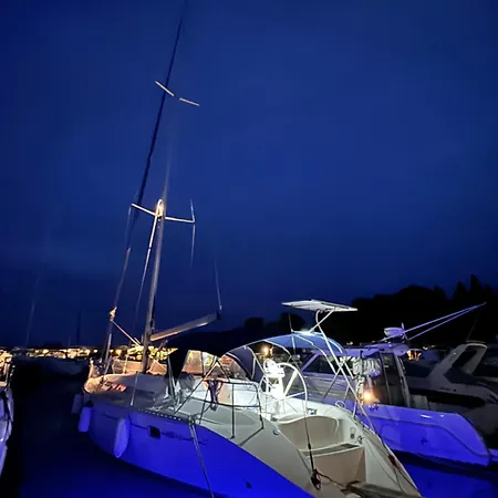 Sailboat On The Sea Bådhotel *